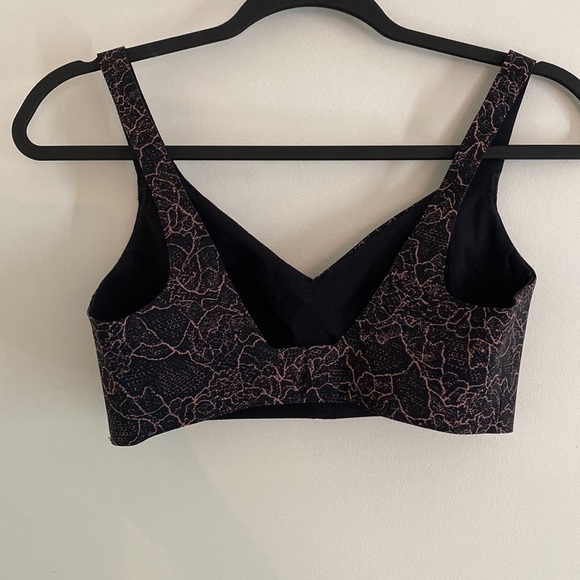 Lululemon sports bra - Picture 2 of 5